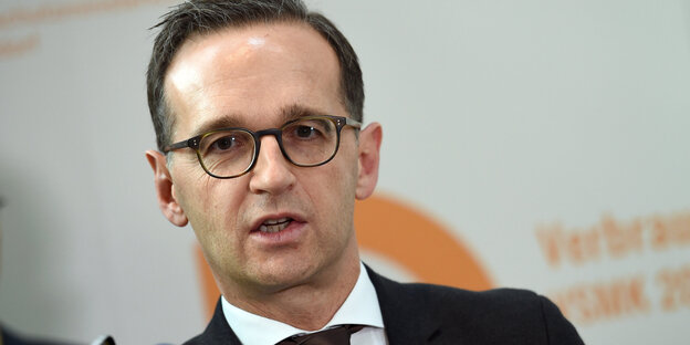 Justizminister Heiko Mass spricht auf einer Pressekonferenz Justizminister Heiko Mass spricht auf einer Pressekonferenz