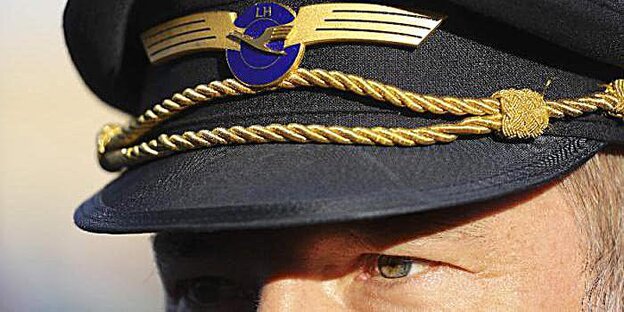 Kopf mit Pilotenmütze drauf Kopf mit Pilotenmütze drauf