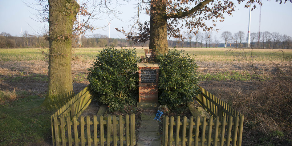 Bramsche pflegt Gedenkstein für Nazi Zwischen Gülle und Eichenlaub - taz.de
