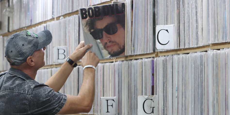 Dylan hat Literaturnobelpreis bekommen: Wer nobilitiert wen? - taz.de