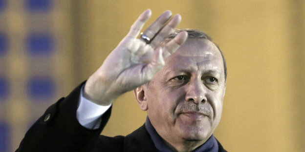 Erdogan winkt Erdogan winkt