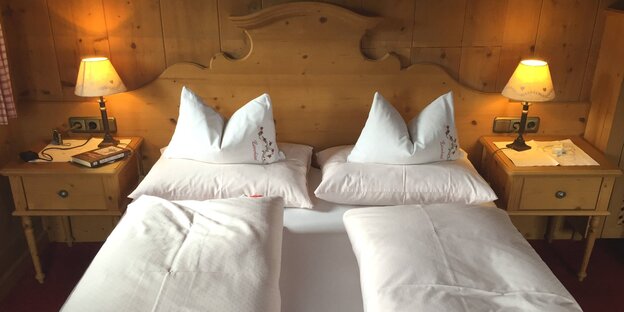 Doppelbett im Hotel Doppelbett im Hotel