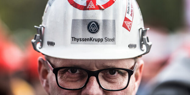 Ein Mann mit Helm Ein Mann mit Helm