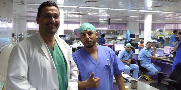 Nizar Hijjeh steht auf seiner Station und lächelt Nizar Hijjeh steht auf seiner Station und lächelt