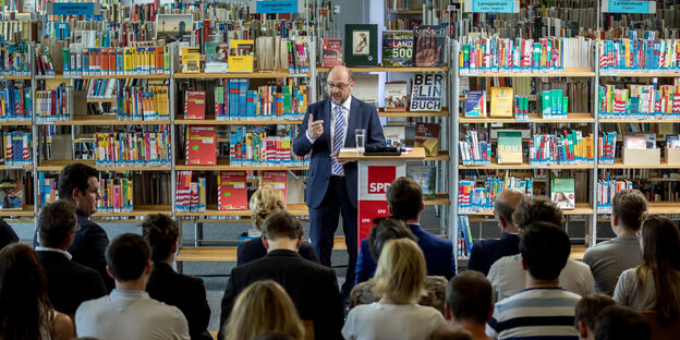Martin Schulz vor Zuhörern Martin Schulz vor Zuhörern