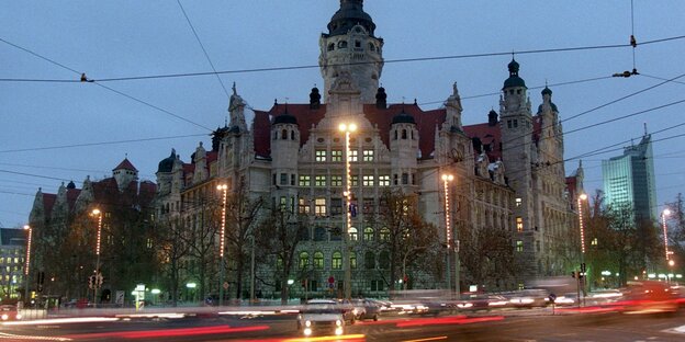 Das Leipziger Rathaus am Martin-Luther-Ring bei Nacht Das Leipziger Rathaus am Martin-Luther-Ring bei Nacht