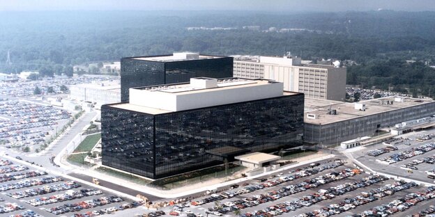 Das NSA-Hauptquartier in Fort Meade, Maryland: Ein Gebäude mit vielen Parkplätzen Das NSA-Hauptquartier in Fort Meade, Maryland: Ein Gebäude mit vielen Parkplätzen