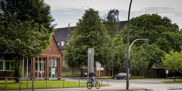 Einfahrt der Friedrich-Ebert-Kaserne in Hamburg.