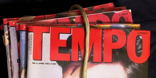 Magazin-Köpfe mit der Aufschrift "Tempo"