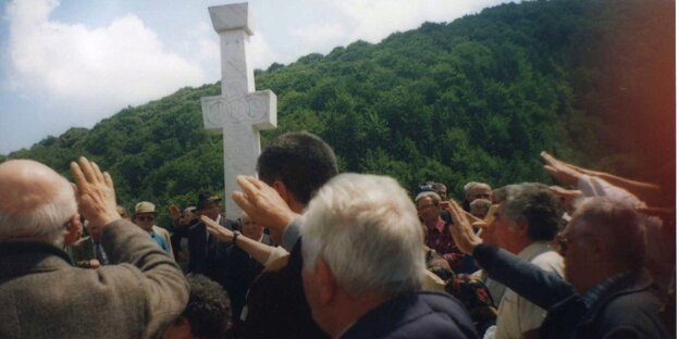 Anhänger der faschistischen Legionärsbewegung bei ihrem jährlichen Sommertreffen in Simbata de Sus Anhänger der faschistischen Legionärsbewegung bei ihrem jährlichen Sommertreffen in Simbata de Sus