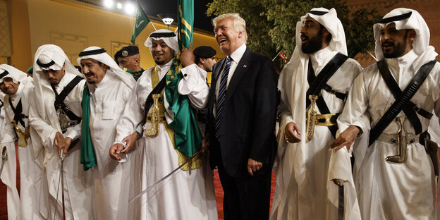 Einige Saudi-Politiker und Donald Trump Einige Saudi-Politiker und Donald Trump