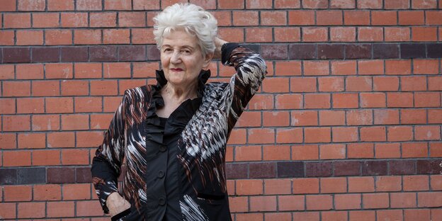 Eine Frau, Genrietta Liakhovitskaia Eine Frau, Genrietta Liakhovitskaia