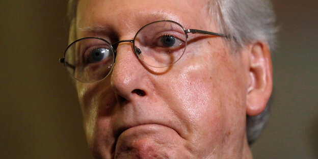US-Republikanerchef Mitch McConnell guckt traurig US-Republikanerchef Mitch McConnell guckt traurig