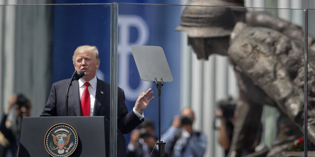 Präsident Trump am Rednerpult auf dem Krasinski-Platz in Warschau Präsident Trump am Rednerpult auf dem Krasinski-Platz in Warschau