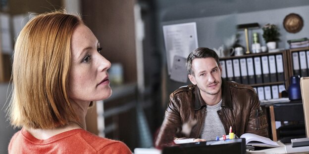 Julia Bachleitner (Lavinia Wilson) und Thomas Stark (Vladimir Burlakov) Julia Bachleitner (Lavinia Wilson) und Thomas Stark (Vladimir Burlakov)