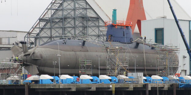 U-Boot an einer Werft in Kiel U-Boot an einer Werft in Kiel