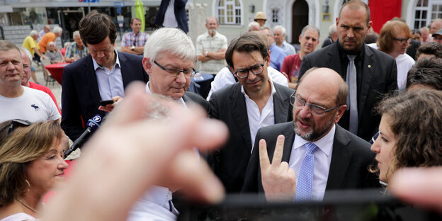 SPD-Kanzlerkandidat Martin Schulz besucht den Ort Köching in Niederbayern SPD-Kanzlerkandidat Martin Schulz besucht den Ort Köching in Niederbayern
