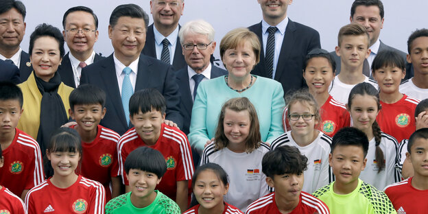 Politiker* und Fußballer*innen aus China und Deutschland Politiker* und Fußballer*innen aus China und Deutschland