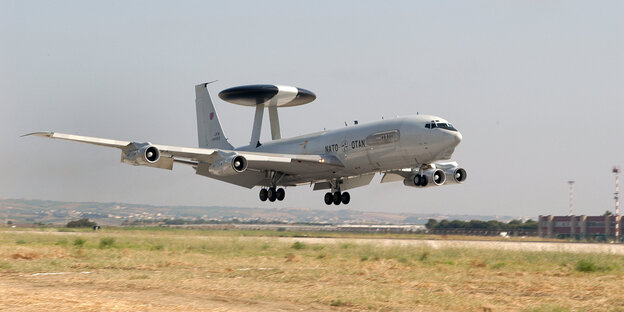 Awacs-Flugzeug beim Start Awacs-Flugzeug beim Start