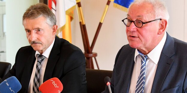 Innenminister Schröter und Verfassungsschutzchef Weber Innenminister Schröter und Verfassungsschutzchef Weber