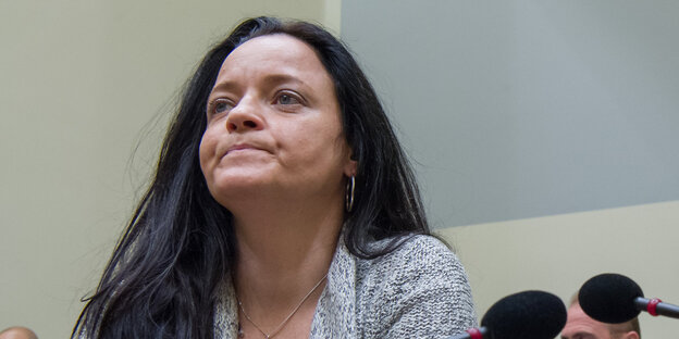 Beate Zschäpe sitzt mit verkniffenem Mund im Gerichtssaal Beate Zschäpe sitzt mit verkniffenem Mund im Gerichtssaal