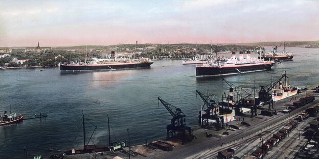 Schiffe und Kräne in einem Hafen Schiffe und Kräne in einem Hafen