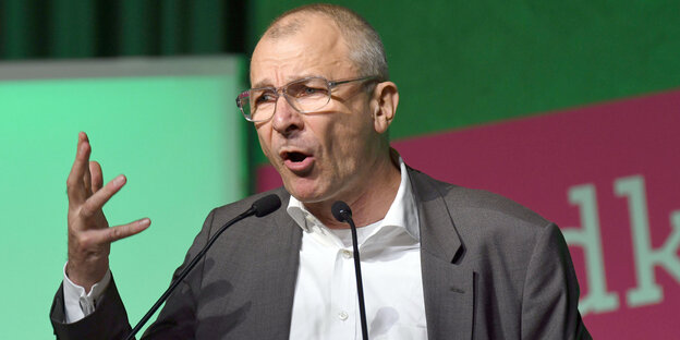 Volker Beck an einem Rednerpult Volker Beck an einem Rednerpult