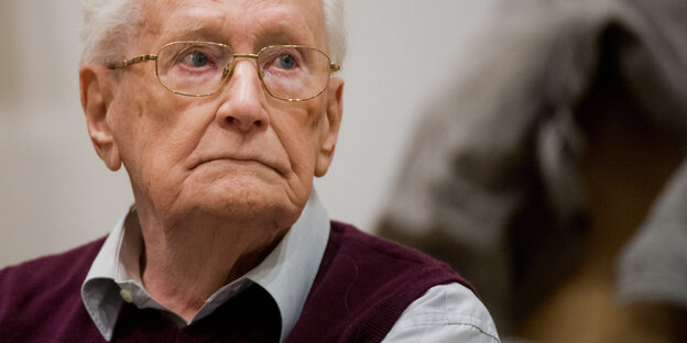 Oskar Gröning in einem Gerichtssaal Oskar Gröning in einem Gerichtssaal