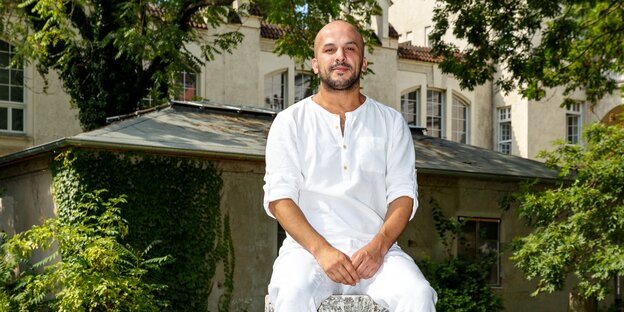 Der Künstler im Garten der UdK Der Künstler im Garten der UdK