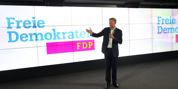 FDP-Chef Christian Lindner auf der Bühne FDP-Chef Christian Lindner auf der Bühne