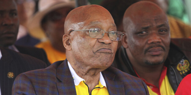 Südafrikas Präsident Jacob Zuma zieht einen Flunsch Südafrikas Präsident Jacob Zuma zieht einen Flunsch