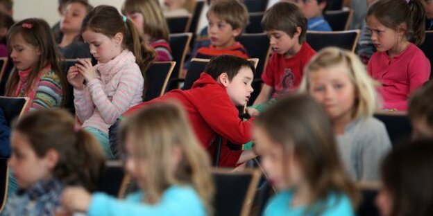 Kinder, denen vorgelesen wird