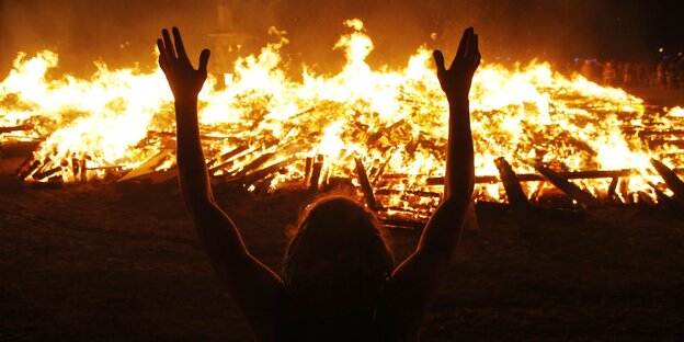 Huldigung des Feuers Huldigung des Feuers