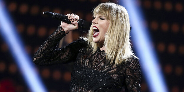 Taylor Swift singt Taylor Swift singt