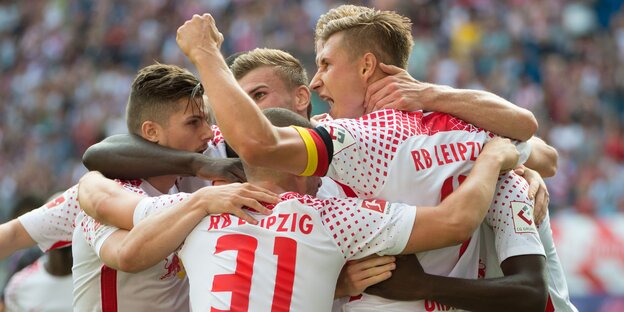 RB-Spieler jubeln nach Tor RB-Spieler jubeln nach Tor