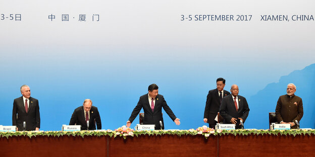 Die Regierungschefs von Brasilien, Russland, China, Süafrika und Indien in Xiamen Die Regierungschefs von Brasilien, Russland, China, Süafrika und Indien in Xiamen