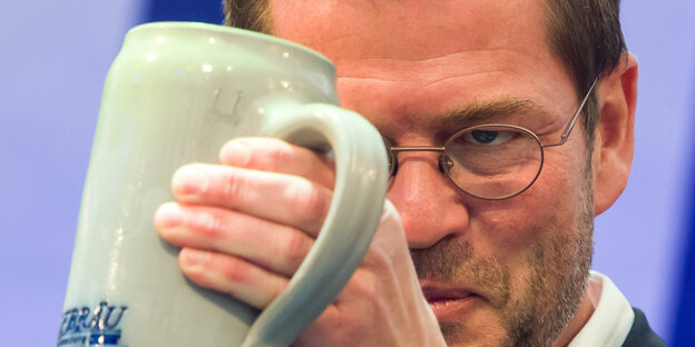 Guttenberg und ein Bierkrug Guttenberg und ein Bierkrug