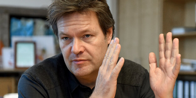 Robert Habeck gestikulierend Robert Habeck gestikulierend