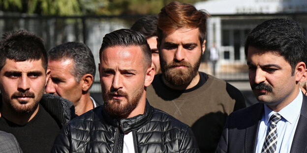 Deniz Naki und andere Männer Deniz Naki und andere Männer