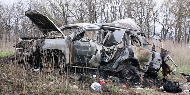 Ein zerstörtes Auto Ein zerstörtes Auto