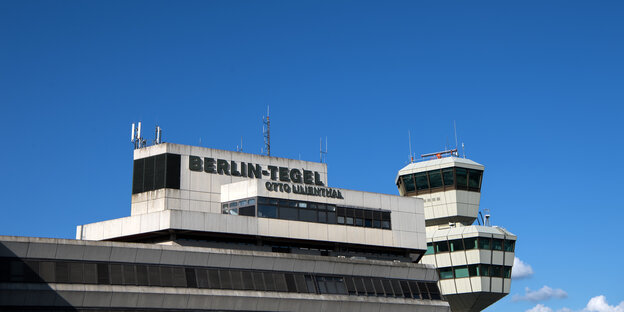 Der Tower und ein Teil des Hauptgebäudes der Berliner Flughafens Tegel Der Tower und ein Teil des Hauptgebäudes der Berliner Flughafens Tegel
