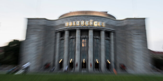 Ein verwischtes Bild der Berliner Volksbühne