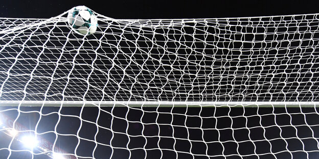 Ein Ball in einem Netz Ein Ball in einem Netz