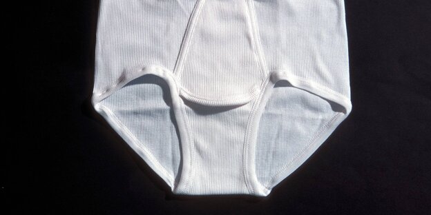 Eine Feinripp-Unterhose Eine Feinripp-Unterhose