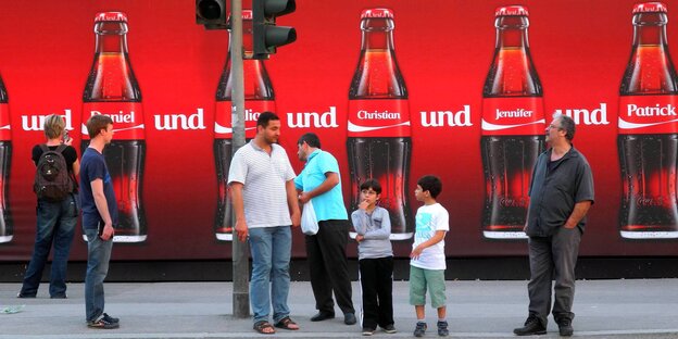 Ein große Coca-Cola-Werbung Ein große Coca-Cola-Werbung