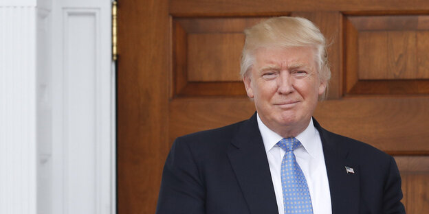 Trump lächelt Trump lächelt