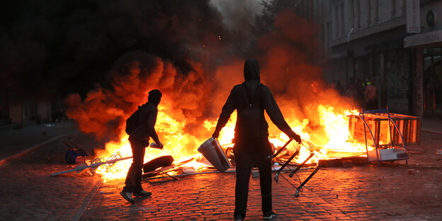 Brennende Barrikade bei G20 Protest Brennende Barrikade bei G20 Protest