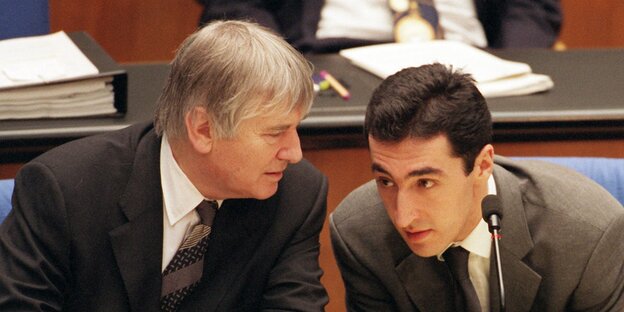 Zwei Männer im Bundestag, Otto Schily und Cem Özdemir Zwei Männer im Bundestag, Otto Schily und Cem Özdemir