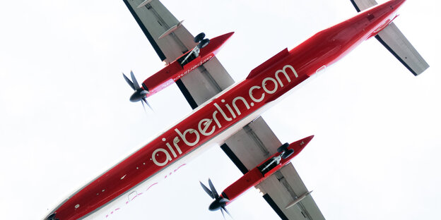 Ein Flugzeug mit der Aufschrift "air berlin.com" Ein Flugzeug mit der Aufschrift "air berlin.com"