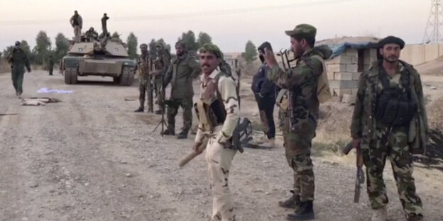 irakische Soldaten südlich von Kirkuk irakische Soldaten südlich von Kirkuk
